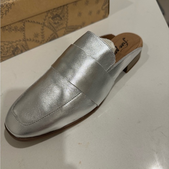 NEW w/box Free People Mules (Silver) - Picture 4 of 6